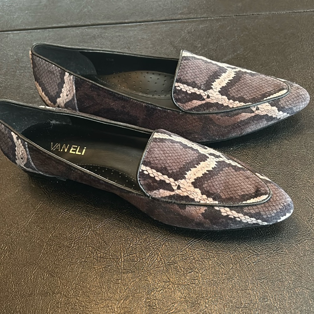 Vaneli never been worn crocodile flats. Size 9.